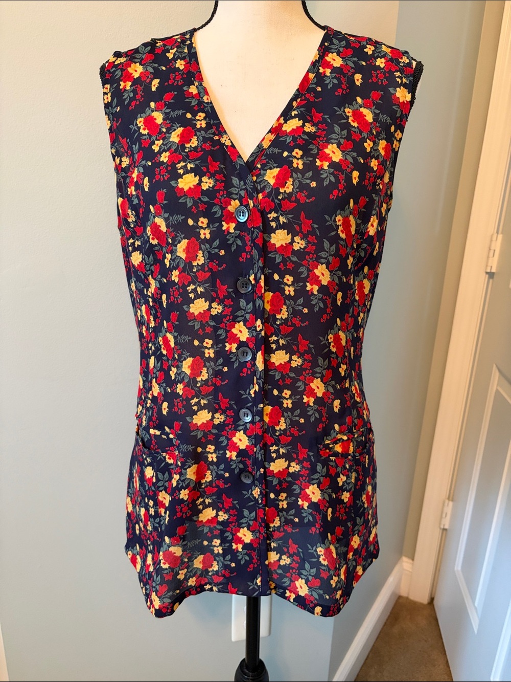 Vintage Express Sleeveless Women’s Top - large